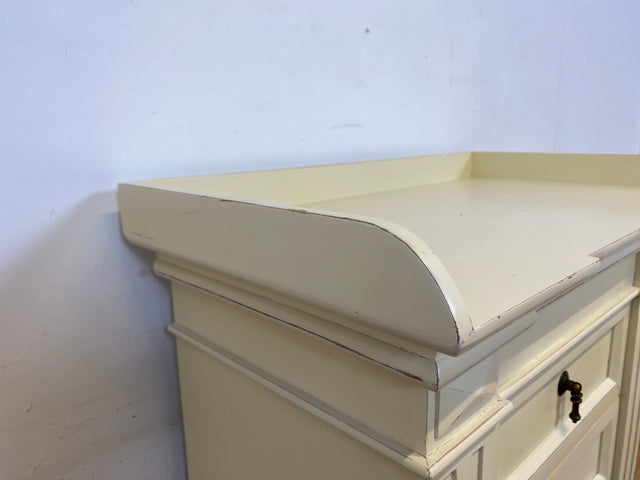 Sehr schöner weißer Vintage Schrank im antiken Stil mit Schubladen und Messinggriffen I Kommode Flurkommode Garderobe Wäschekommode Schuhkommode Schuhschrank Garderobe I