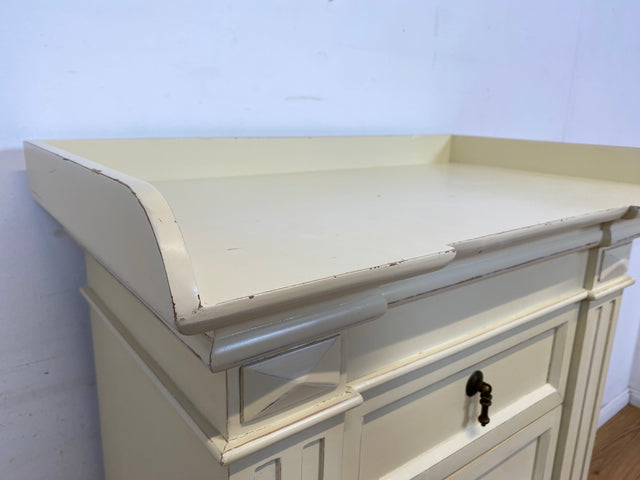 Sehr schöner weißer Vintage Schrank im antiken Stil mit Schubladen und Messinggriffen I Kommode Flurkommode Garderobe Wäschekommode Schuhkommode Schuhschrank Garderobe I