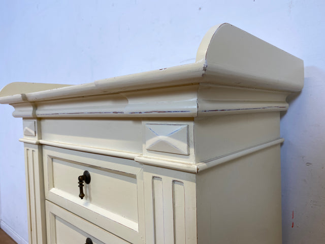Sehr schöner weißer Vintage Schrank im antiken Stil mit Schubladen und Messinggriffen I Kommode Flurkommode Garderobe Wäschekommode Schuhkommode Schuhschrank Garderobe I