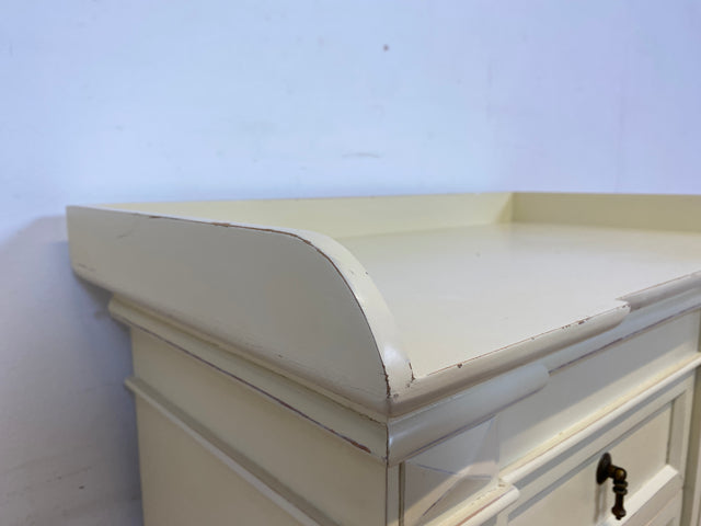 Sehr schöner weißer Vintage Schrank im antiken Stil mit Schubladen und Messinggriffen I Kommode Flurkommode Garderobe Wäschekommode Schuhkommode Schuhschrank Garderobe I