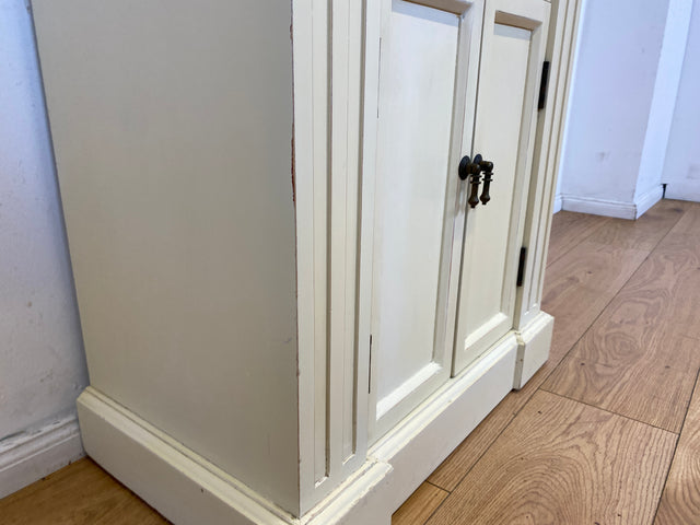 Sehr schöner weißer Vintage Schrank im antiken Stil mit Schubladen und Messinggriffen I Kommode Flurkommode Garderobe Wäschekommode Schuhkommode Schuhschrank Garderobe I