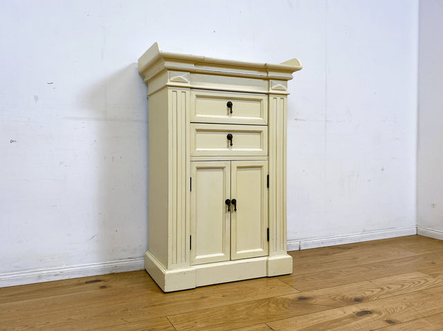 Sehr schöner weißer Vintage Schrank im antiken Stil mit Schubladen und Messinggriffen I Kommode Flurkommode Garderobe Wäschekommode Schuhkommode Schuhschrank Garderobe I