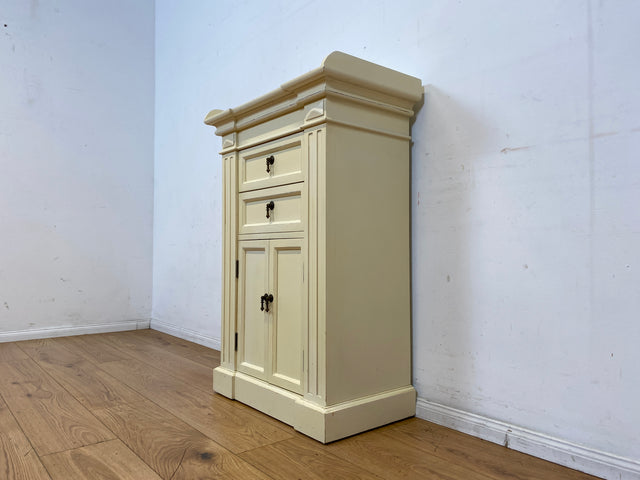 Sehr schöner weißer Vintage Schrank im antiken Stil mit Schubladen und Messinggriffen I Kommode Flurkommode Garderobe Wäschekommode Schuhkommode Schuhschrank Garderobe I