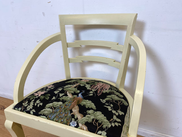 Formschöner und stabiler weißer antiker Armlehnstuhl mit wunderschönem Pfauenstoff I Stuhl Sessel Armchair Schreibtischstuhl Lesestuhl Lesesessel Jugendstil Vintage I