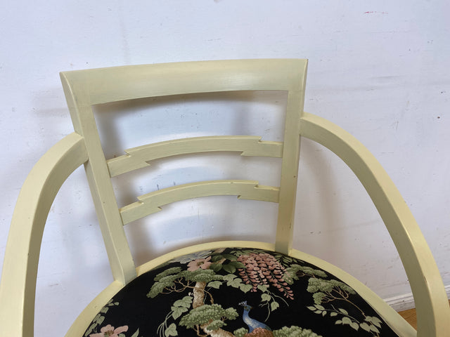 Formschöner und stabiler weißer antiker Armlehnstuhl mit wunderschönem Pfauenstoff I Stuhl Sessel Armchair Schreibtischstuhl Lesestuhl Lesesessel Jugendstil Vintage I