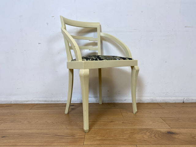 Formschöner und stabiler weißer antiker Armlehnstuhl mit wunderschönem Pfauenstoff I Stuhl Sessel Armchair Schreibtischstuhl Lesestuhl Lesesessel Jugendstil Vintage I