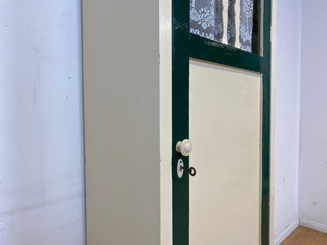 Schöner weißer antiker Hochschrank I Vollholz I Schrank Vitrine Wäscheschrank Highboard Küchenschrank Schuhschrank Flurschrank Bücherschrank Geschirrschrank Jugendstil Vintage I