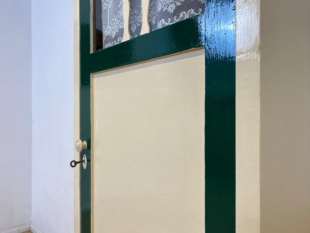 Schöner weißer antiker Hochschrank I Vollholz I Schrank Vitrine Wäscheschrank Highboard Küchenschrank Schuhschrank Flurschrank Bücherschrank Geschirrschrank Jugendstil Vintage I