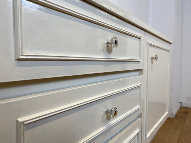 Sehr schönes weißes 70er Jahre Sideboard mit Schubladen & hübschen Originalgriffen I Kommode Anrichte Schrank TV Lowboard Bank Fernsehkommode Wäschekommode Retro Vintage I