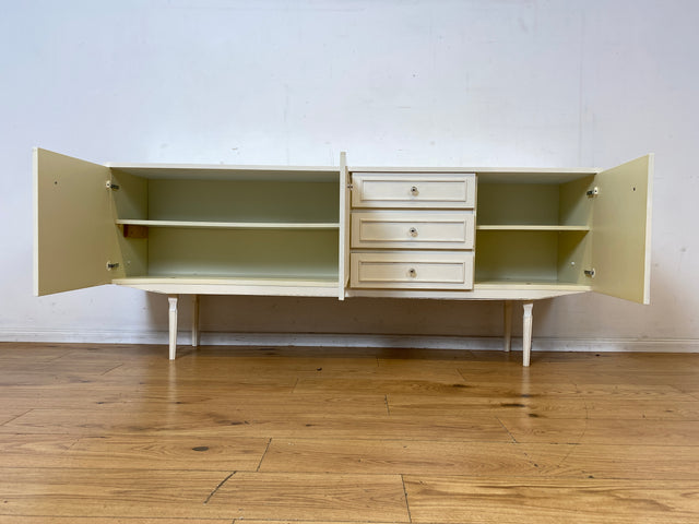 Sehr schönes weißes 70er Jahre Sideboard mit Schubladen & hübschen Originalgriffen I Kommode Anrichte Schrank TV Lowboard Bank Fernsehkommode Wäschekommode Retro Vintage I