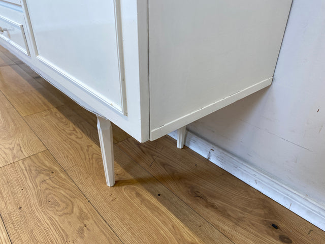 Sehr schönes weißes 70er Jahre Sideboard mit Schubladen & hübschen Originalgriffen I Kommode Anrichte Schrank TV Lowboard Bank Fernsehkommode Wäschekommode Retro Vintage I