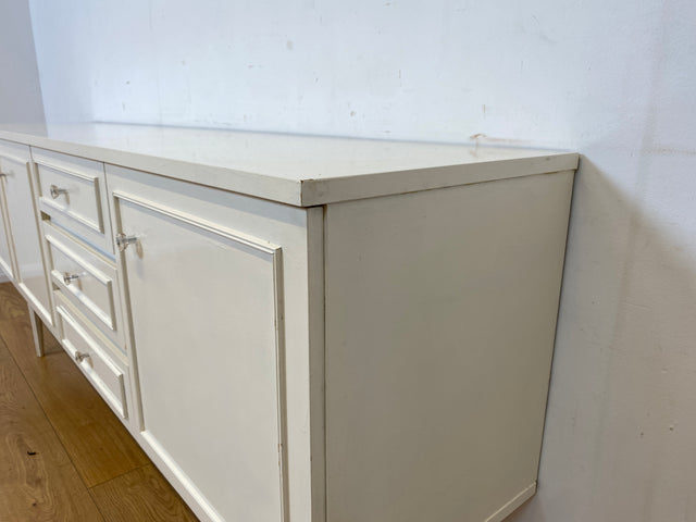 Sehr schönes weißes 70er Jahre Sideboard mit Schubladen & hübschen Originalgriffen I Kommode Anrichte Schrank TV Lowboard Bank Fernsehkommode Wäschekommode Retro Vintage I