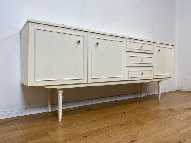 Sehr schönes weißes 70er Jahre Sideboard mit Schubladen & hübschen Originalgriffen I Kommode Anrichte Schrank TV Lowboard Bank Fernsehkommode Wäschekommode Retro Vintage I