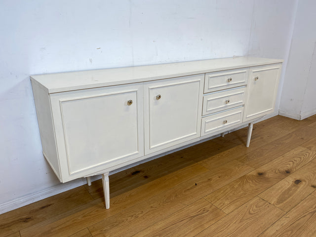 Sehr schönes weißes 70er Jahre Sideboard mit Schubladen & hübschen Originalgriffen I Kommode Anrichte Schrank TV Lowboard Bank Fernsehkommode Wäschekommode Retro Vintage I