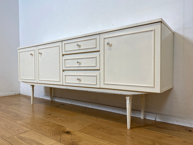 Sehr schönes weißes 70er Jahre Sideboard mit Schubladen & hübschen Originalgriffen I Kommode Anrichte Schrank TV Lowboard Bank Fernsehkommode Wäschekommode Retro Vintage I