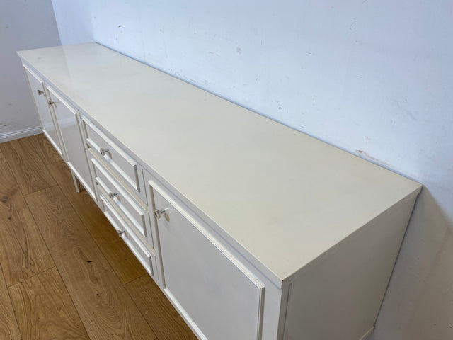 Sehr schönes weißes 70er Jahre Sideboard mit Schubladen & hübschen Originalgriffen I Kommode Anrichte Schrank TV Lowboard Bank Fernsehkommode Wäschekommode Retro Vintage I