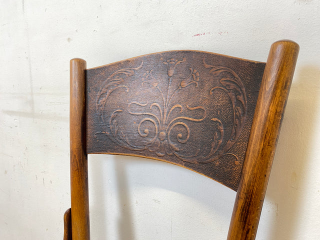 Wunderbarer antiker Bugholzstuhl von Fischel , früher Thonet ,  für Wien & Niemes Böhmen mit geprägten Ornamenten