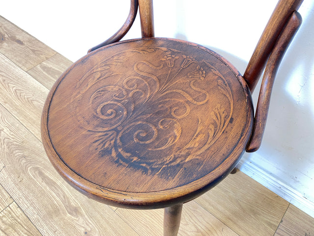 Wunderbarer antiker Bugholzstuhl von Fischel , früher Thonet ,  für Wien & Niemes Böhmen mit geprägten Ornamenten