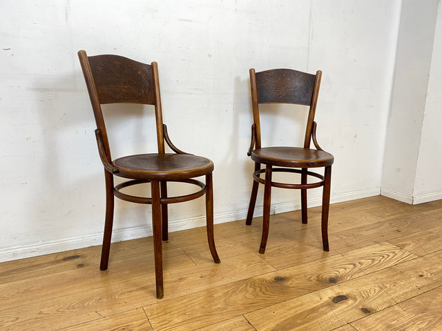 Wunderbarer antiker Bugholzstuhl von Fischel , früher Thonet ,  für Wien & Niemes Böhmen mit geprägten Ornamenten