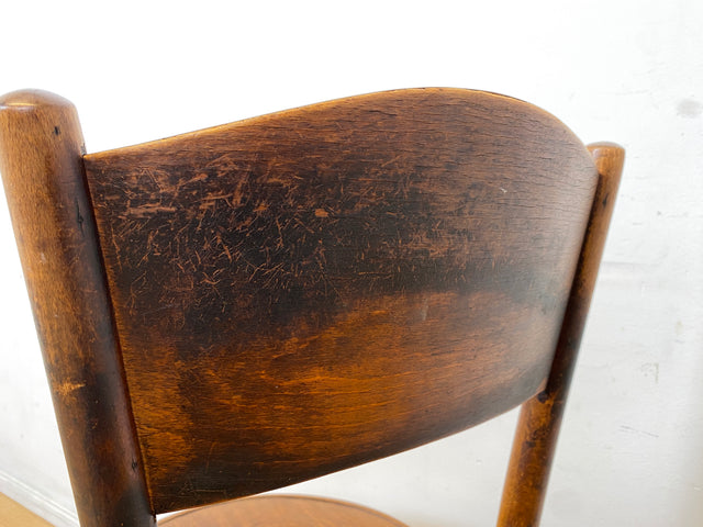 Wunderbarer antiker Bugholzstuhl von Fischel , früher Thonet ,  für Wien & Niemes Böhmen mit geprägten Ornamenten
