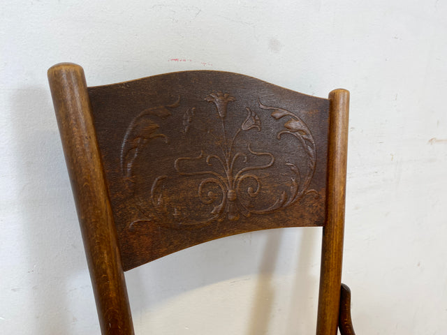 Wunderbarer antiker Bugholzstuhl von Fischel , früher Thonet ,  für Wien & Niemes Böhmen mit geprägten Ornamenten