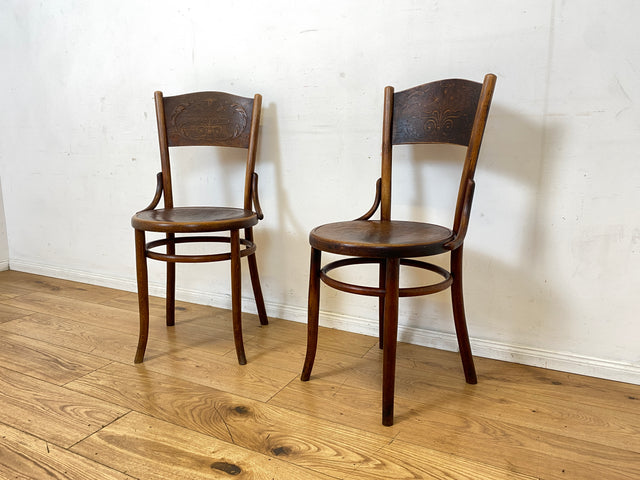 Wunderbarer antiker Bugholzstuhl von Fischel , früher Thonet ,  für Wien & Niemes Böhmen mit geprägten Ornamenten