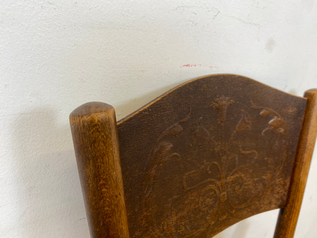 Wunderbarer antiker Bugholzstuhl von Fischel , früher Thonet ,  für Wien & Niemes Böhmen mit geprägten Ornamenten