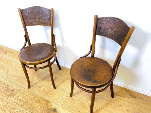 Wunderbarer antiker Bugholzstuhl von Fischel , früher Thonet ,  für Wien & Niemes Böhmen mit geprägten Ornamenten