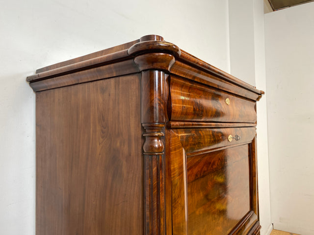 Edler antiker Schreibsekretär mit ausziehbarer Schreibunterlage I um 1840, Massivholz in Nussbaum I Sekretär Schreibschrank Schreibkommode Highboard Schrank Anrichte Biedermeier Vintage I
