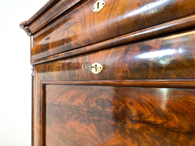 Edler antiker Schreibsekretär mit ausziehbarer Schreibunterlage I um 1840, Massivholz in Nussbaum I Sekretär Schreibschrank Schreibkommode Highboard Schrank Anrichte Biedermeier Vintage I