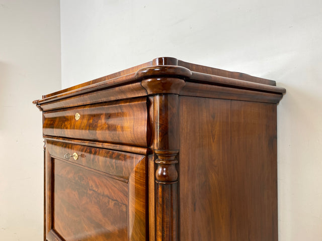 Edler antiker Schreibsekretär mit ausziehbarer Schreibunterlage I um 1840, Massivholz in Nussbaum I Sekretär Schreibschrank Schreibkommode Highboard Schrank Anrichte Biedermeier Vintage I