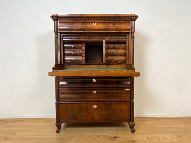 Edler antiker Schreibsekretär mit ausziehbarer Schreibunterlage I um 1840, Massivholz in Nussbaum I Sekretär Schreibschrank Schreibkommode Highboard Schrank Anrichte Biedermeier Vintage I