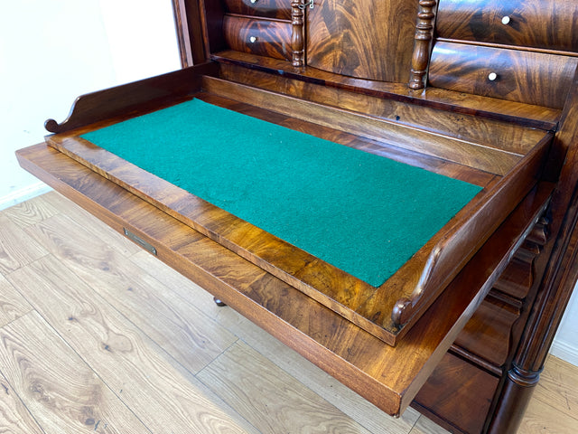 Edler antiker Schreibsekretär mit ausziehbarer Schreibunterlage I um 1840, Massivholz in Nussbaum I Sekretär Schreibschrank Schreibkommode Highboard Schrank Anrichte Biedermeier Vintage I