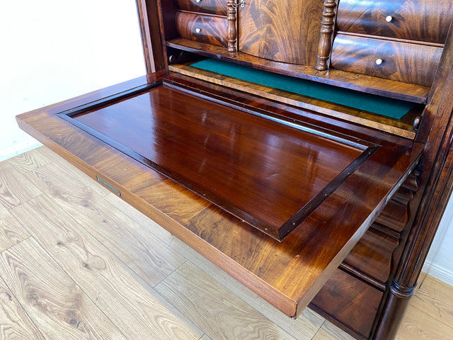 Edler antiker Schreibsekretär mit ausziehbarer Schreibunterlage I um 1840, Massivholz in Nussbaum I Sekretär Schreibschrank Schreibkommode Highboard Schrank Anrichte Biedermeier Vintage I