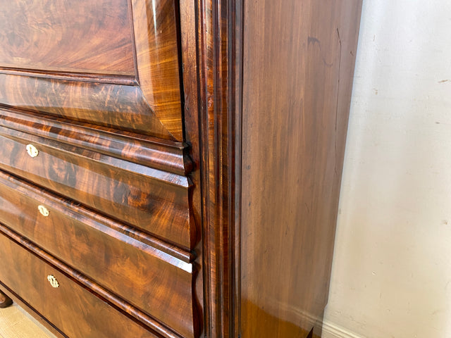 Edler antiker Schreibsekretär mit ausziehbarer Schreibunterlage I um 1840, Massivholz in Nussbaum I Sekretär Schreibschrank Schreibkommode Highboard Schrank Anrichte Biedermeier Vintage I