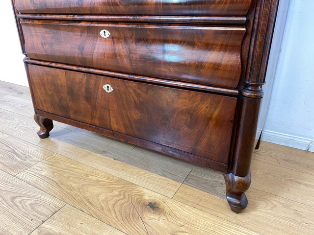 Edler antiker Schreibsekretär mit ausziehbarer Schreibunterlage I um 1840, Massivholz in Nussbaum I Sekretär Schreibschrank Schreibkommode Highboard Schrank Anrichte Biedermeier Vintage I