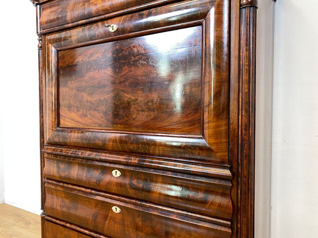 Edler antiker Schreibsekretär mit ausziehbarer Schreibunterlage I um 1840, Massivholz in Nussbaum I Sekretär Schreibschrank Schreibkommode Highboard Schrank Anrichte Biedermeier Vintage I