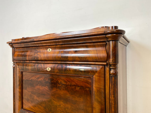 Edler antiker Schreibsekretär mit ausziehbarer Schreibunterlage I um 1840, Massivholz in Nussbaum I Sekretär Schreibschrank Schreibkommode Highboard Schrank Anrichte Biedermeier Vintage I