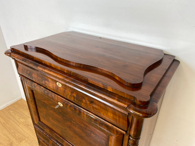 Edler antiker Schreibsekretär mit ausziehbarer Schreibunterlage I um 1840, Massivholz in Nussbaum I Sekretär Schreibschrank Schreibkommode Highboard Schrank Anrichte Biedermeier Vintage I