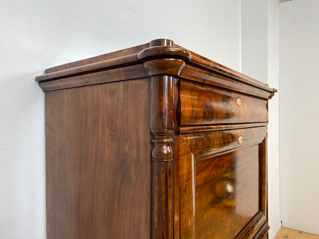 Edler antiker Schreibsekretär mit ausziehbarer Schreibunterlage I um 1840, Massivholz in Nussbaum I Sekretär Schreibschrank Schreibkommode Highboard Schrank Anrichte Biedermeier Vintage I