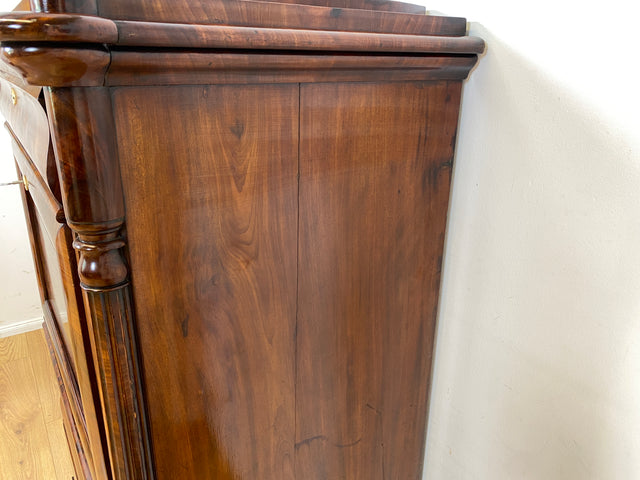 Edler antiker Schreibsekretär mit ausziehbarer Schreibunterlage I um 1840, Massivholz in Nussbaum I Sekretär Schreibschrank Schreibkommode Highboard Schrank Anrichte Biedermeier Vintage I