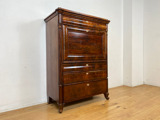 Edler antiker Schreibsekretär mit ausziehbarer Schreibunterlage I um 1840, Massivholz in Nussbaum I Sekretär Schreibschrank Schreibkommode Highboard Schrank Anrichte Biedermeier Vintage I