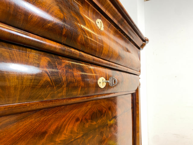 Edler antiker Schreibsekretär mit ausziehbarer Schreibunterlage I um 1840, Massivholz in Nussbaum I Sekretär Schreibschrank Schreibkommode Highboard Schrank Anrichte Biedermeier Vintage I