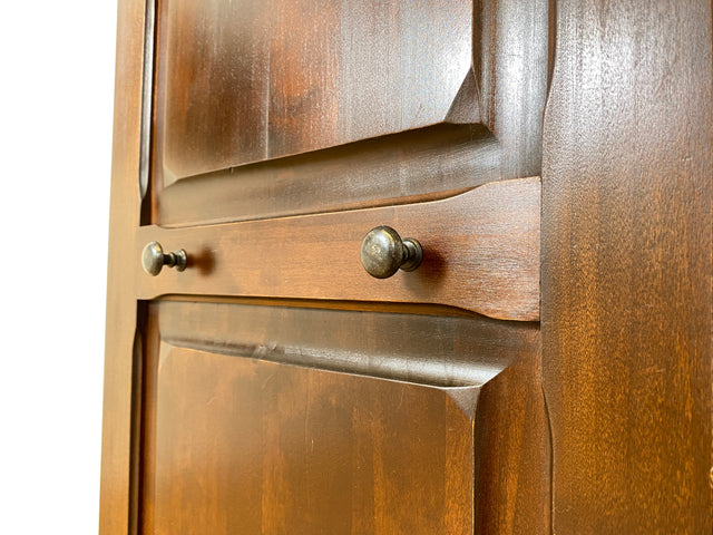 Sehr hübsche dunkelbraune Garderobe im antiken Stil mit Kleiderhaken aus Messing I Flurgarderobe Wandgarderobe Wandpaneel Garderobenleiste Vintage Stilmöbel Kolonialstil I