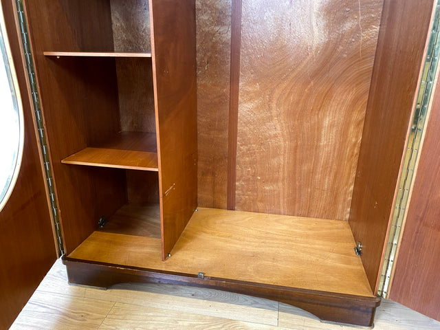Besonders schöner und perfekt aufgeteilter dunkler Mid-Century Kleiderschrank mit Glastüren I Schrank Schlafzimmerschrank Wäscheschrank Rockabilly Vintage 50er 60er I