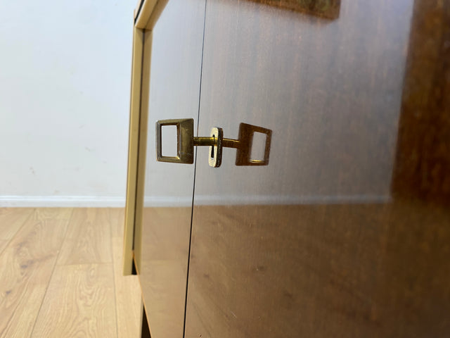 Stilvolles dunkles 60er Jahre Sideboard mit konischen Füßen und Messing Beschlag I Kommode Schrank Wäschekommode Fernsehkommode TV Lowboard Board 50er Rockabilly Vintage I
