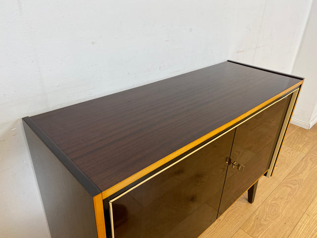 Stilvolles dunkles 60er Jahre Sideboard mit konischen Füßen und Messing Beschlag I Kommode Schrank Wäschekommode Fernsehkommode TV Lowboard Board 50er Rockabilly Vintage I