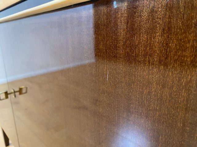 Stilvolles dunkles 60er Jahre Sideboard mit konischen Füßen und Messing Beschlag I Kommode Schrank Wäschekommode Fernsehkommode TV Lowboard Board 50er Rockabilly Vintage I