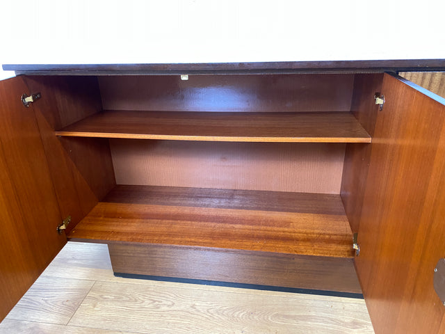 Stilvolles und sehr gut erhaltenes dunkles Vintage Sideboard mit Schubladen I Schrank Anrichte Lowboard Wäschekommode Fernsehkommode TV Board Mid-Century Retro 60er 70er I