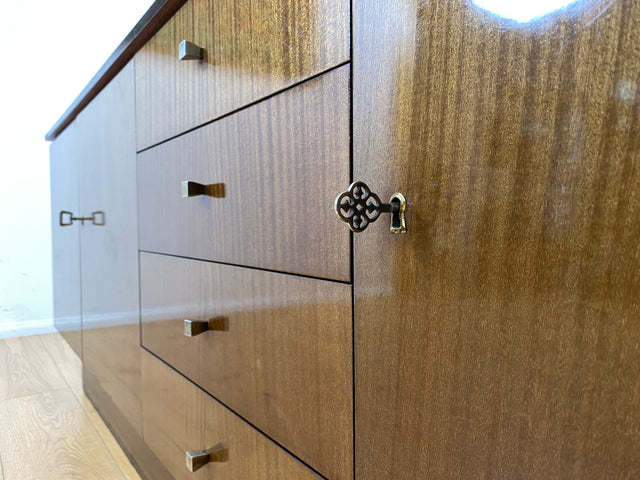 Stilvolles und sehr gut erhaltenes dunkles Vintage Sideboard mit Schubladen I Schrank Anrichte Lowboard Wäschekommode Fernsehkommode TV Board Mid-Century Retro 60er 70er I